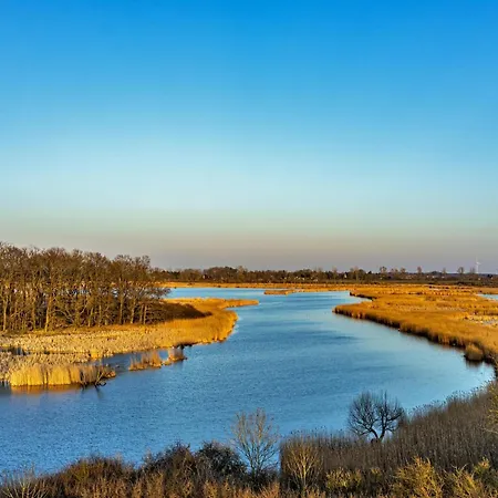 Hausboot Auf Der Peene, Demmin Botel Verchen