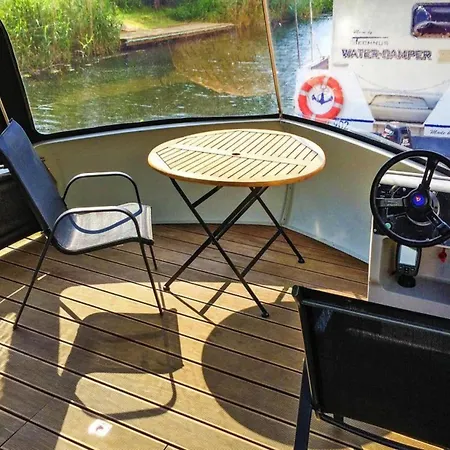 Botel Hausboot Auf Der Peene, Demmin Verchen